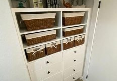 small-reach-in-custom-closet-system-cubby-232x300